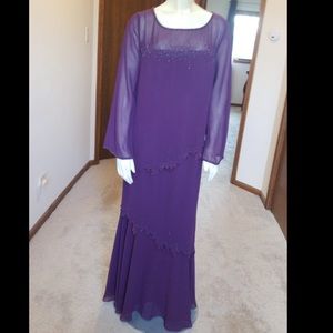 Beautiful mother of bride/groom evening gown.